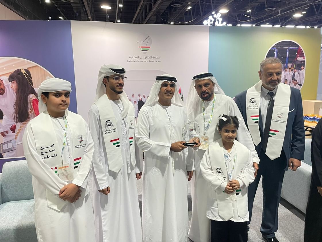 سالم بن سلطان القاسمي يتفقد جناح" المخترعين الإماراتية "في "إكسبو أصحاب الهمم
